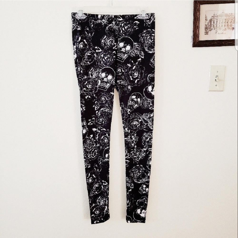 Black and White Skull Print Leggings